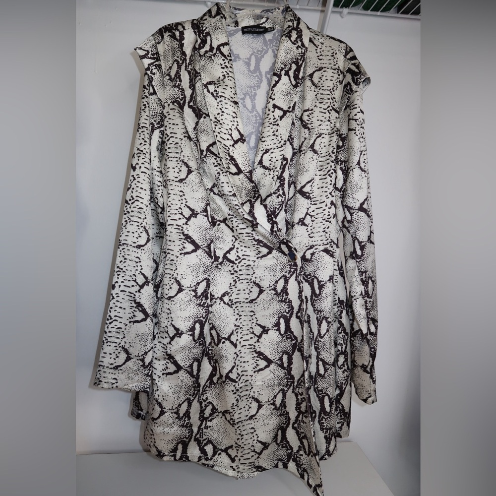 PrettyLittleThing White Snake Print Woven Blazer Playsuit Romper